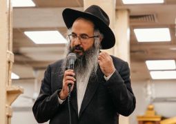 ''זה יותר גדול מצדקה'': הרב מנחם כהן עם ההלכות המפתיעות בעולם הגמ"חים